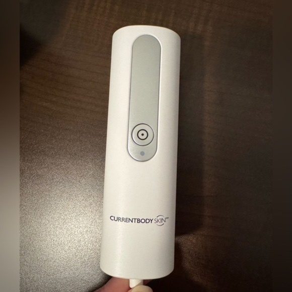 CurrentBody Skin Red Light Therapy Mask (Series 2) - Picture 10 of 12